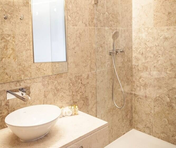 Pensione Luzeiros Suites