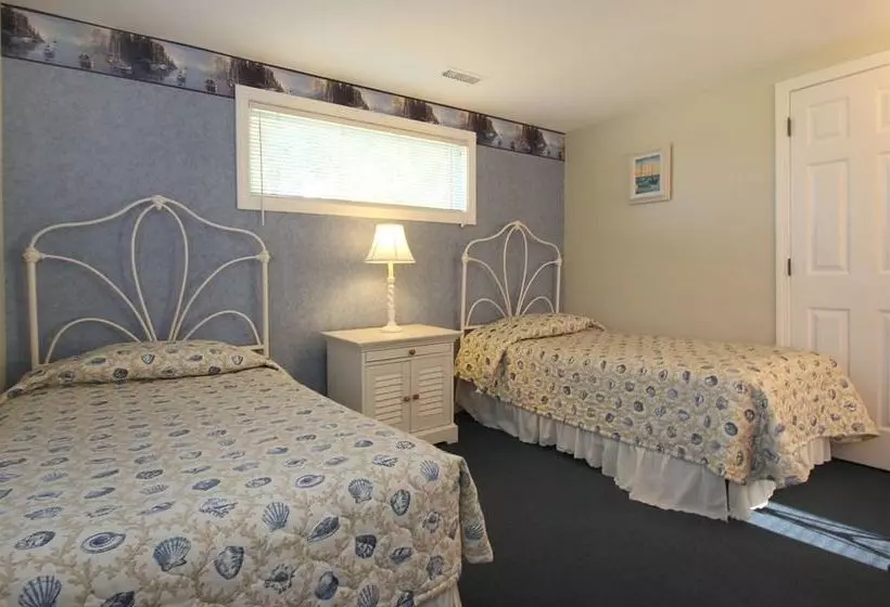 Colonial Acres Resort