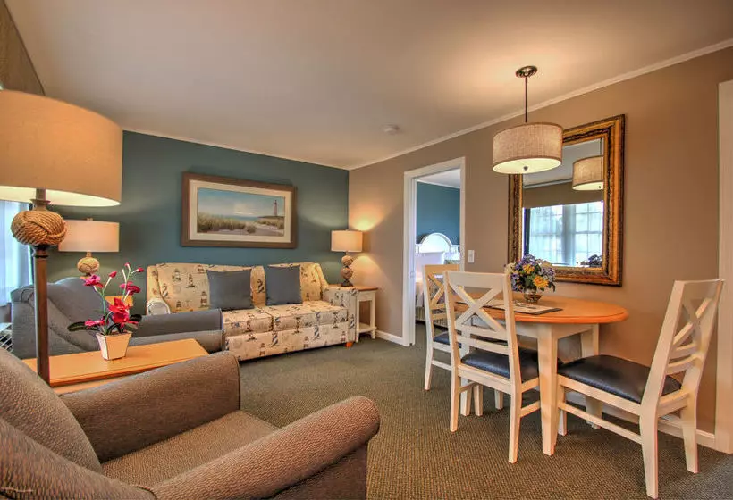 Colonial Acres Resort