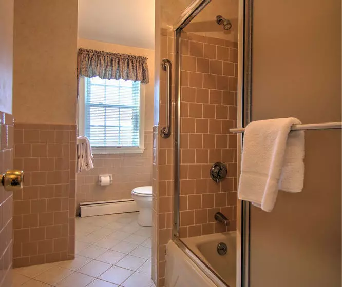 Colonial Acres Resort