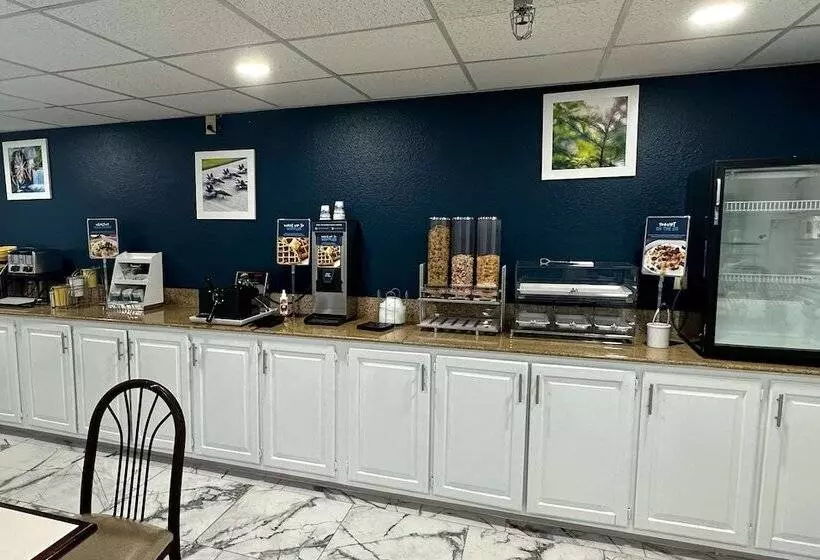 Отель Clarion Pointe Vidalia  Lyons West