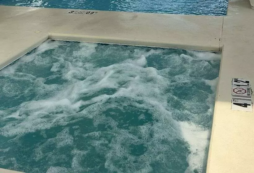 Отель Clarion Pointe Vidalia  Lyons West