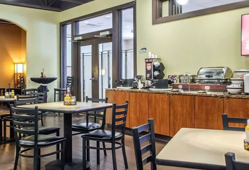 هتل Comfort Inn St. Louis Westport Event Center