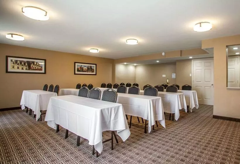 هتل Comfort Inn St. Louis Westport Event Center