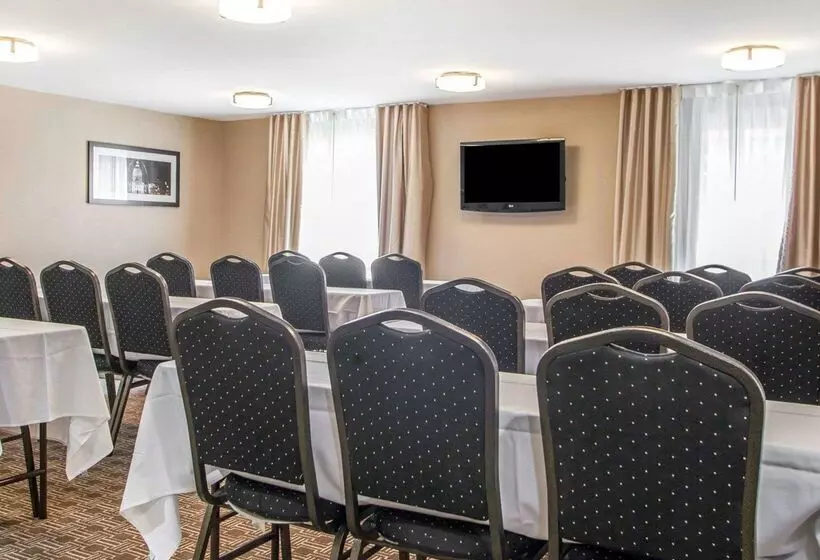 هتل Comfort Inn St. Louis Westport Event Center