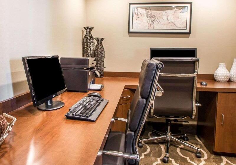 فندق Comfort Inn St. Louis  Westport Event Center