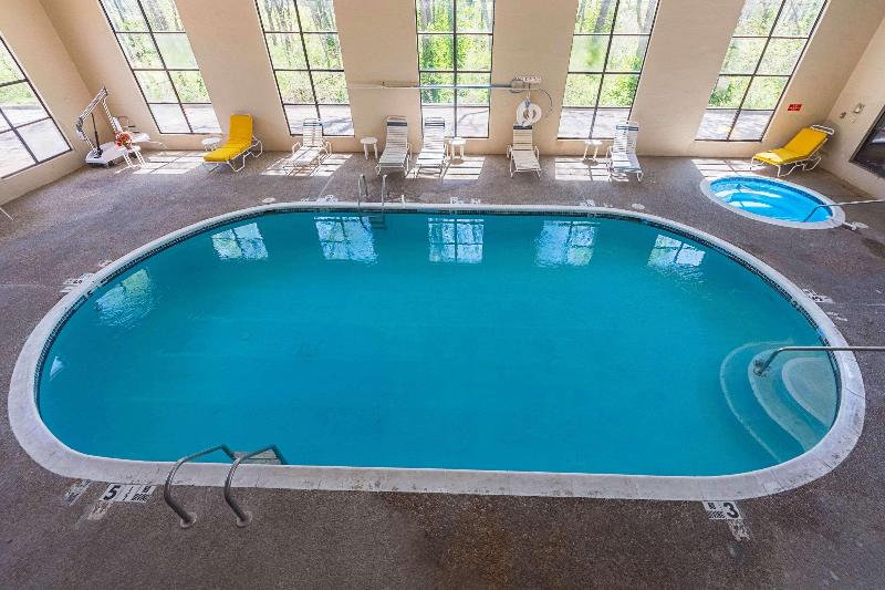 فندق Econo Lodge Inn & Suites