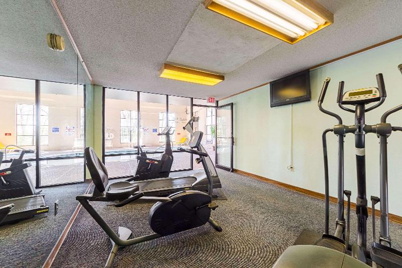 فندق Econo Lodge Inn & Suites