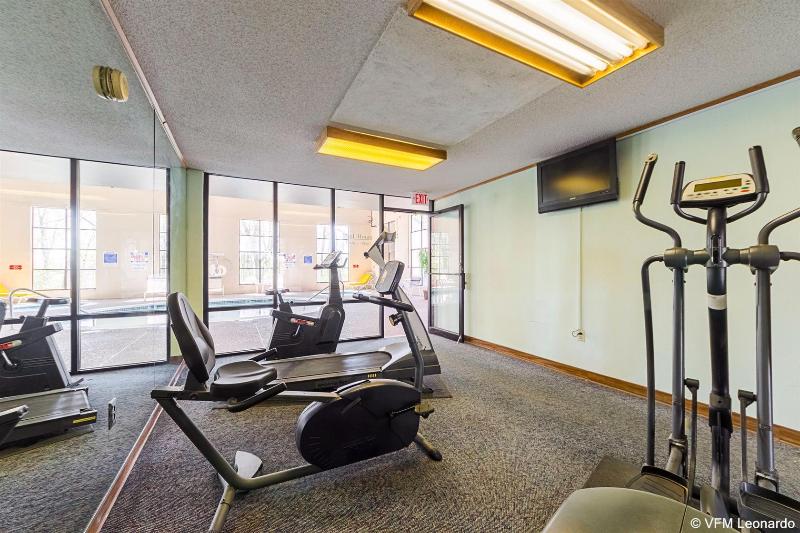 فندق Econo Lodge Inn & Suites