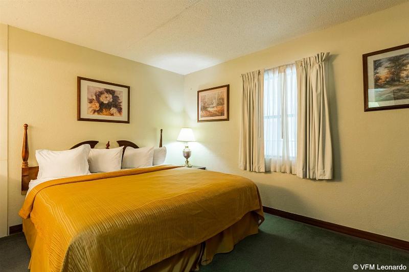 فندق Econo Lodge Inn & Suites