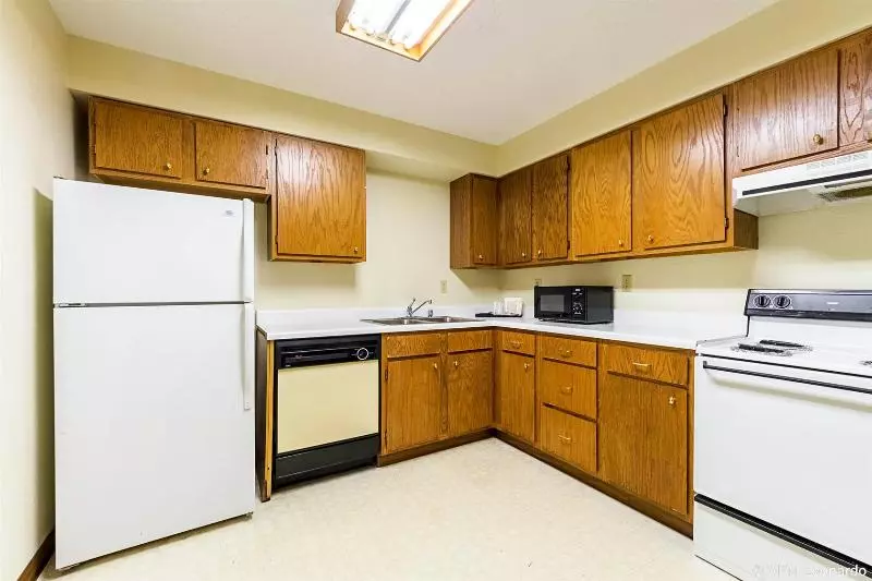 هتل Econo Lodge Inn & Suites