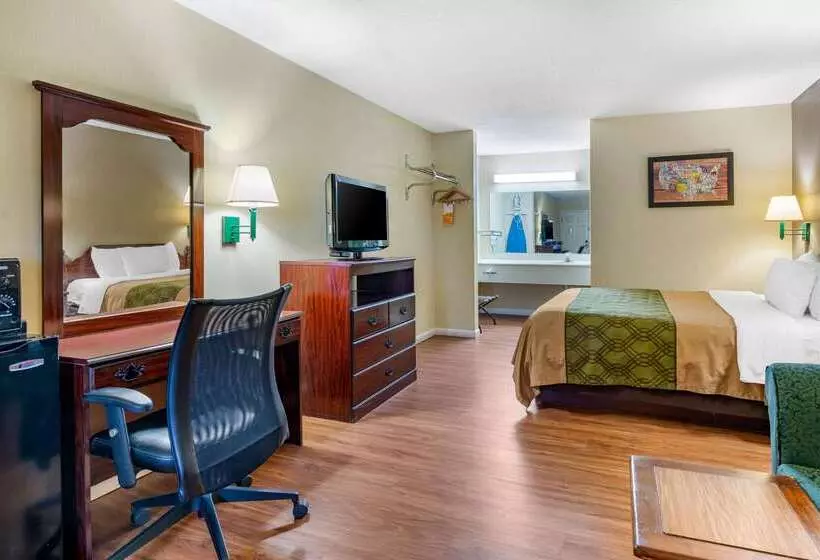 فندق Econo Lodge Inn & Suites Southeast