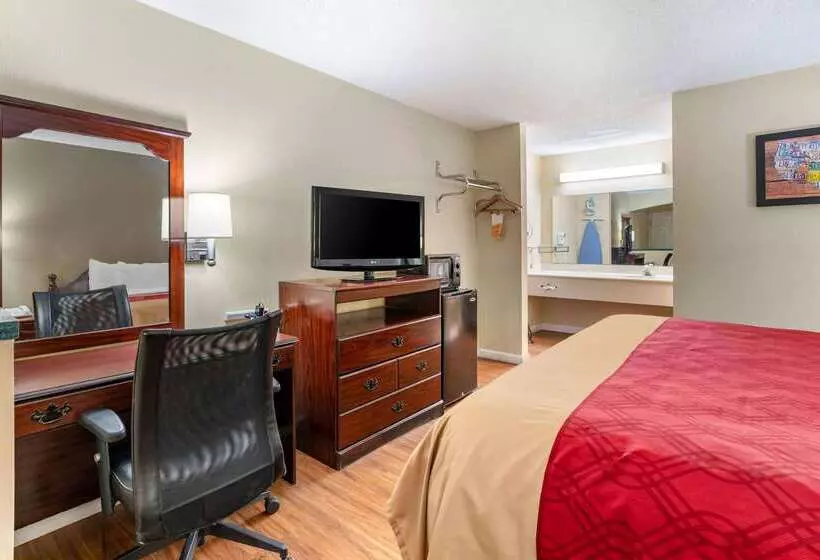 فندق Econo Lodge Inn & Suites Southeast