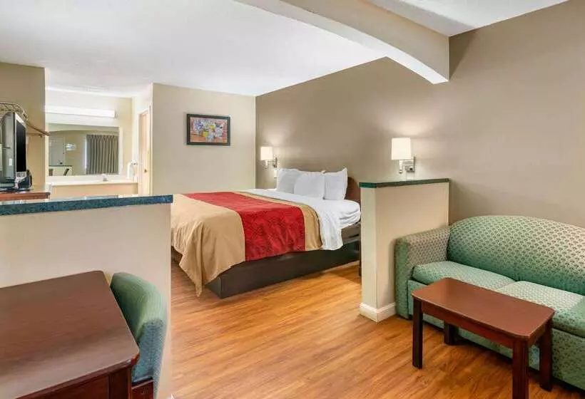 فندق Econo Lodge Inn & Suites Southeast