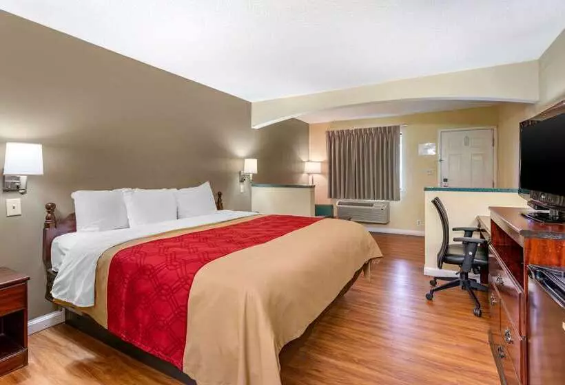 فندق Econo Lodge Inn & Suites Southeast