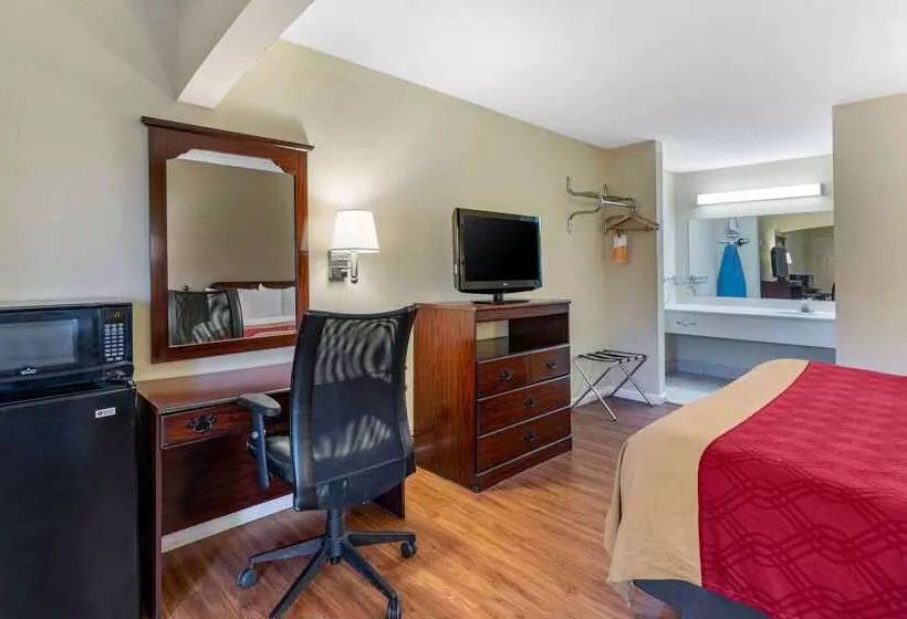 فندق Econo Lodge Inn & Suites Southeast