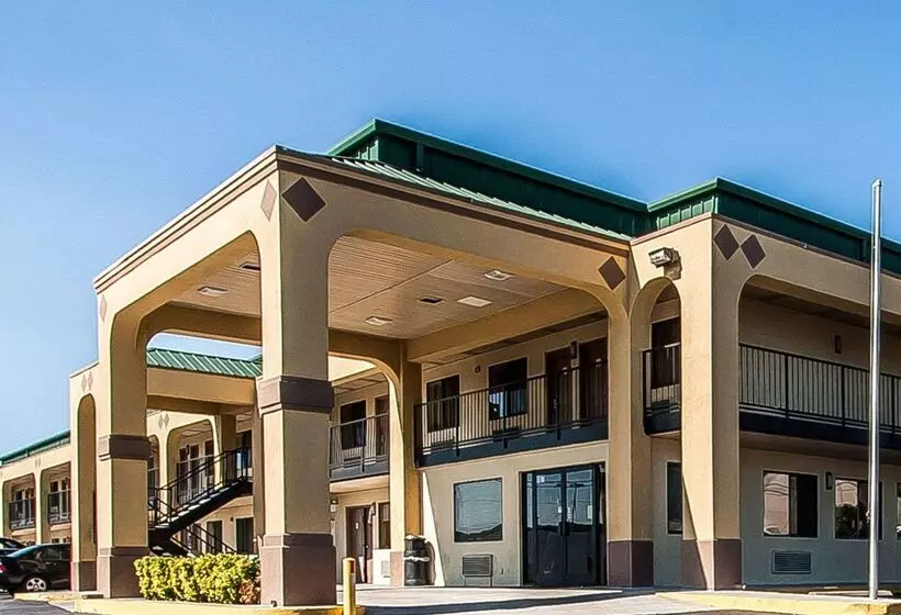 فندق Econo Lodge Inn & Suites Southeast