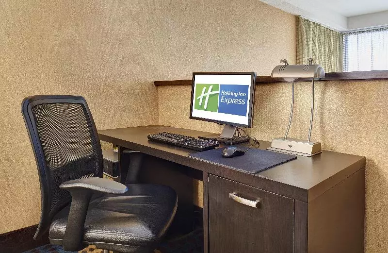Отель Holiday Inn Express San Diego South   National City, An Ihg