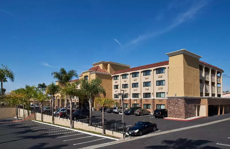 Отель Holiday Inn Express San Diego South   National City, An Ihg