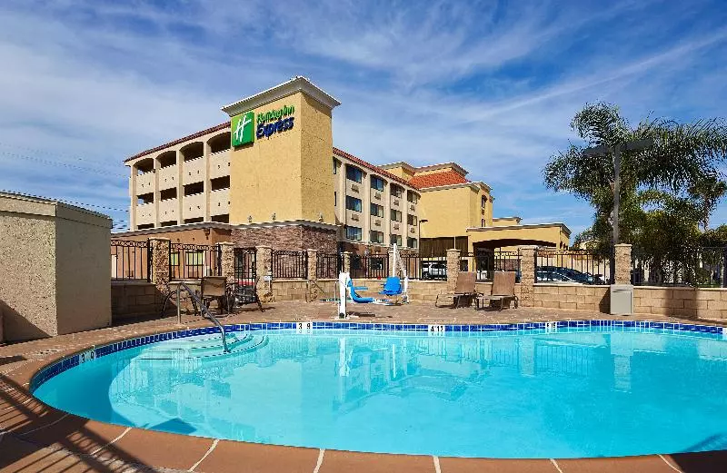 Отель Holiday Inn Express San Diego South   National City, An Ihg