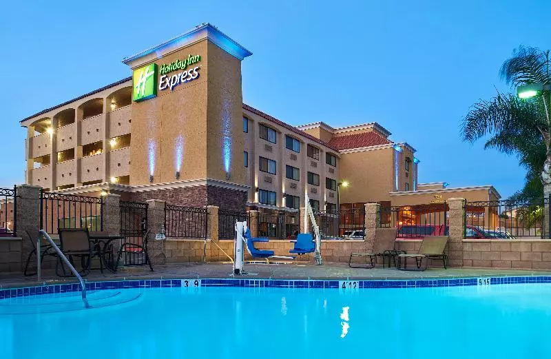 Отель Holiday Inn Express San Diego South   National City, An Ihg