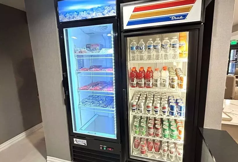 Отель Best Western Plus Heritage Rail Inn & Suites