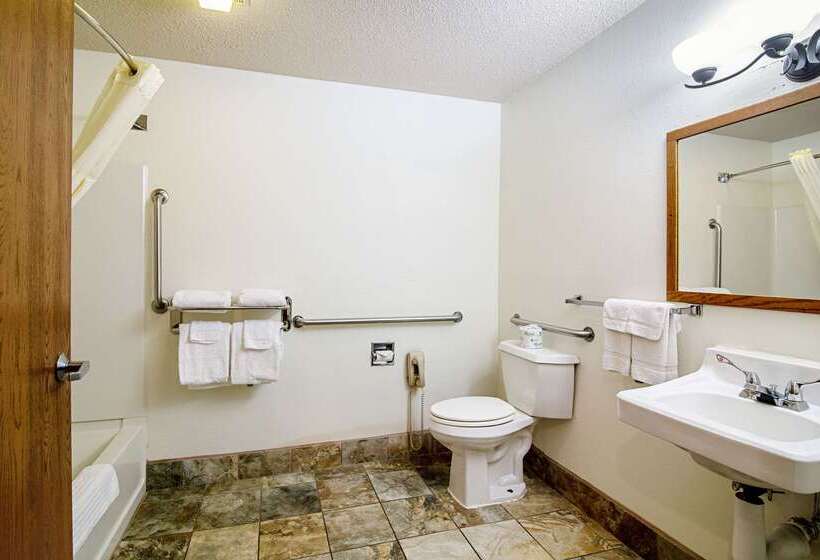 בית מלון כפרי Quality Inn Aberdeen