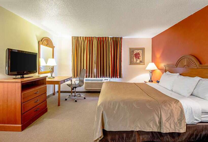 בית מלון כפרי Quality Inn Aberdeen