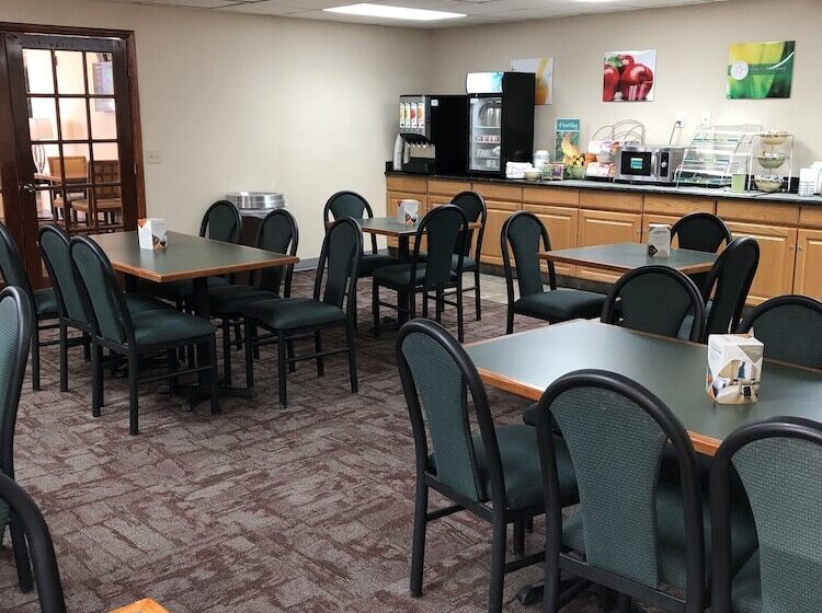 هتل Quality Inn Airport