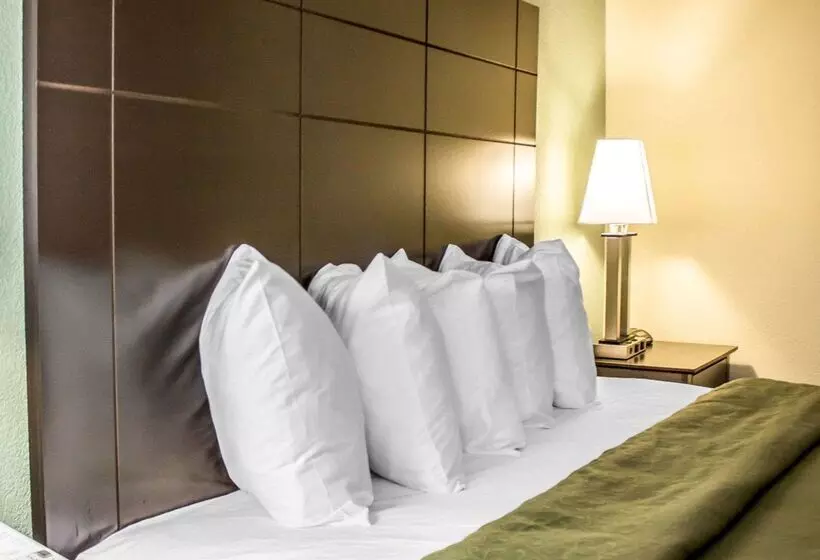 هتل Quality Inn