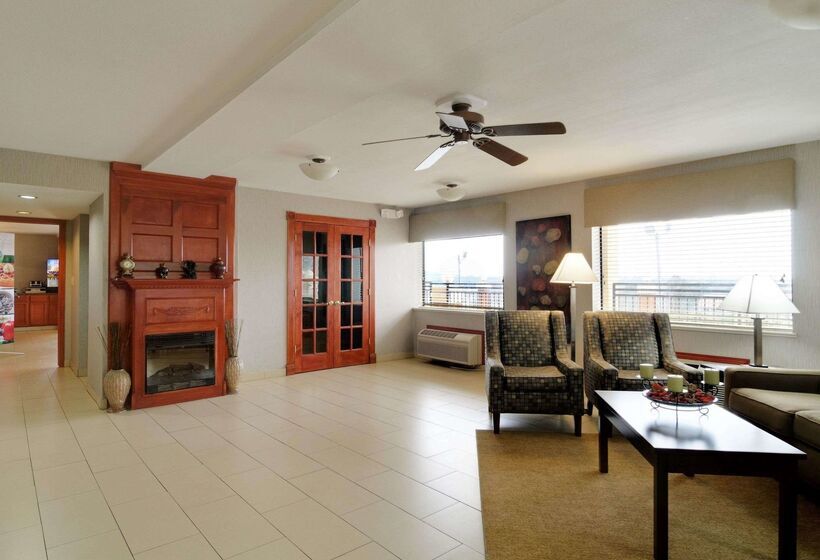 فندق Quality Inn & Suites Clarksville