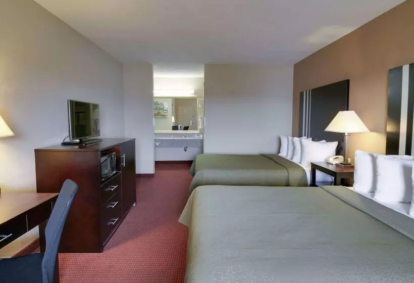 בית מלון כפרי Quality Inn & Suites Clarksville