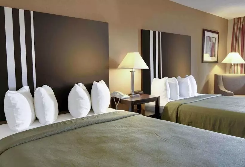 בית מלון כפרי Quality Inn & Suites Clarksville