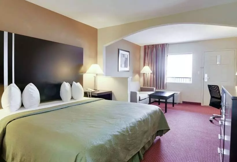 בית מלון כפרי Quality Inn & Suites Clarksville