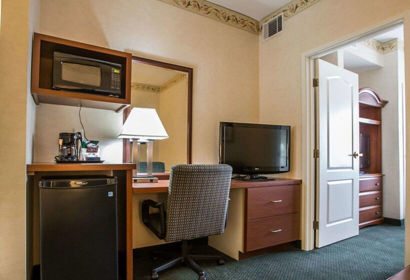 호텔 Quality Inn & Suites Dixon Near I88