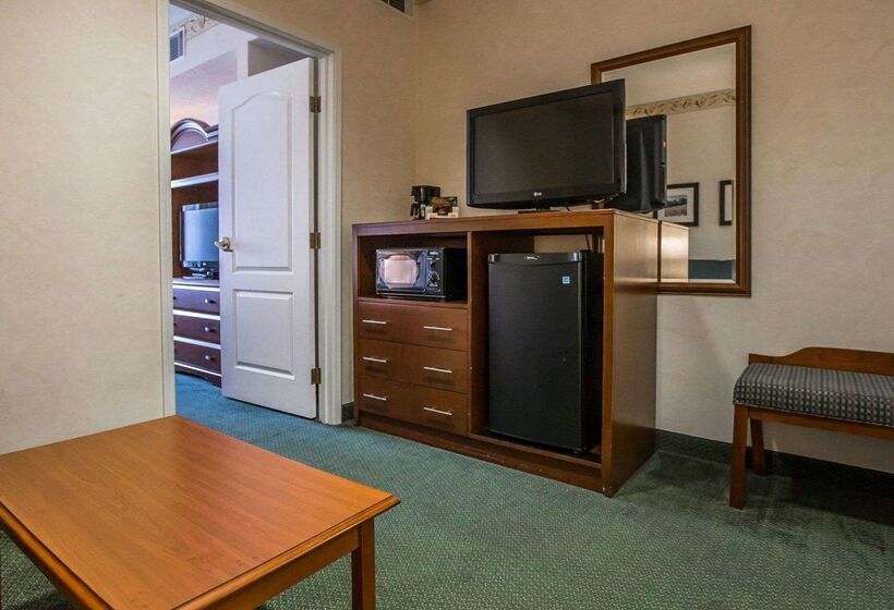 호텔 Quality Inn & Suites Dixon Near I88