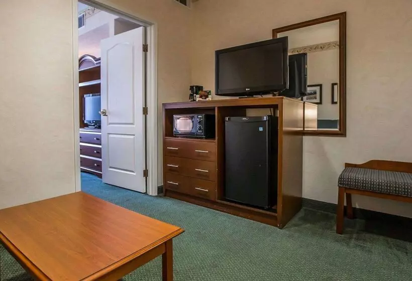 ホテル Quality Inn & Suites Dixon Near I88