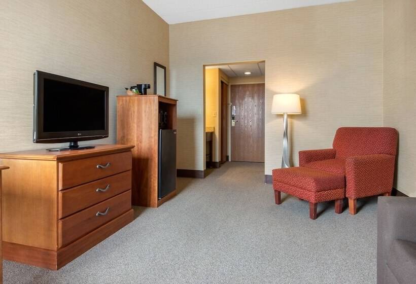 Отель Quality Inn & Suites