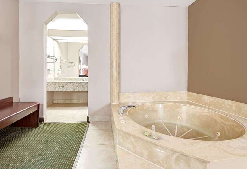 Hotel Super 8 By Wyndham Richardson Dallas