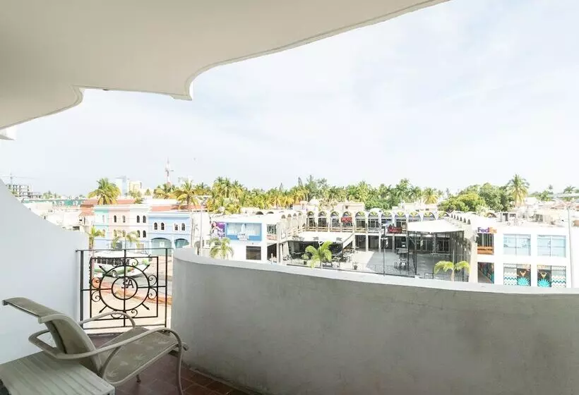 Capital O Zona Dorada Inn, Mazatlán