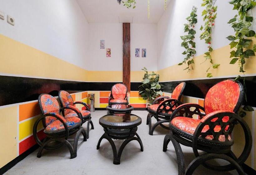 بنسيون Reddoorz Near Taman Krida Budaya Malang