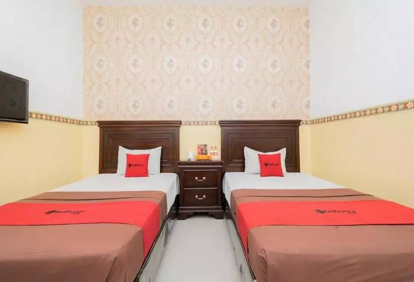 Majatalo Reddoorz Near Taman Krida Budaya Malang