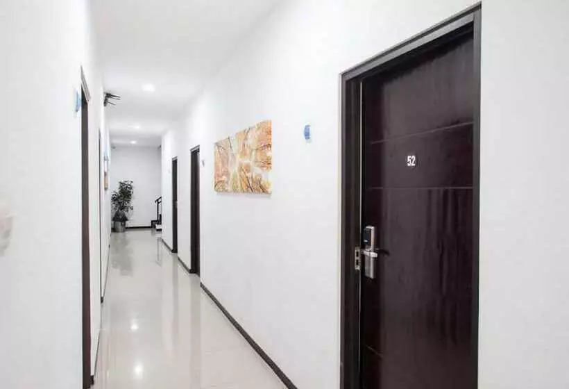 Majatalo Reddoorz Near Taman Krida Budaya Malang