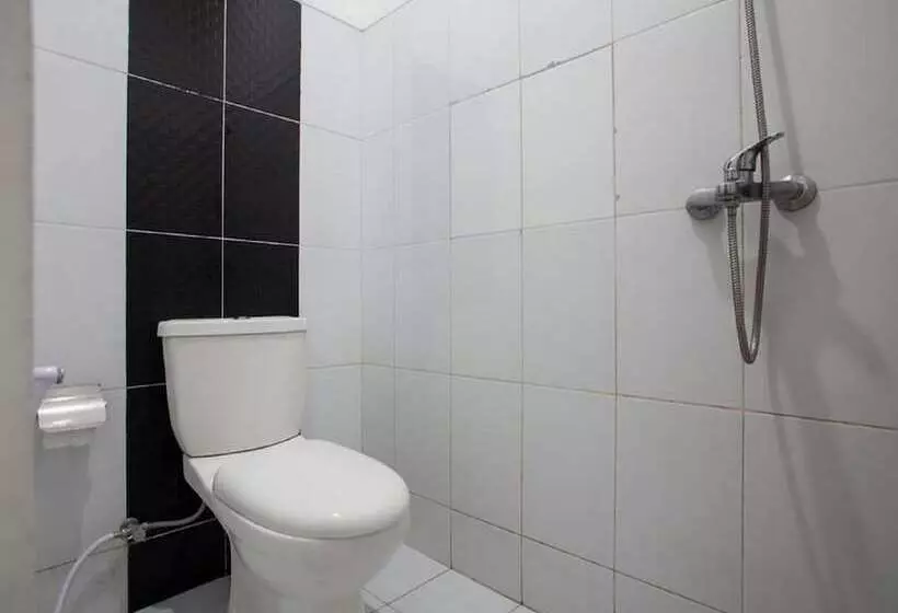 Majatalo Reddoorz Near Taman Krida Budaya Malang