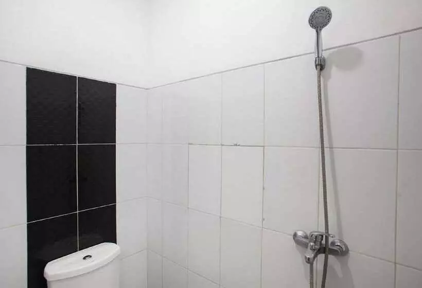 Majatalo Reddoorz Near Taman Krida Budaya Malang