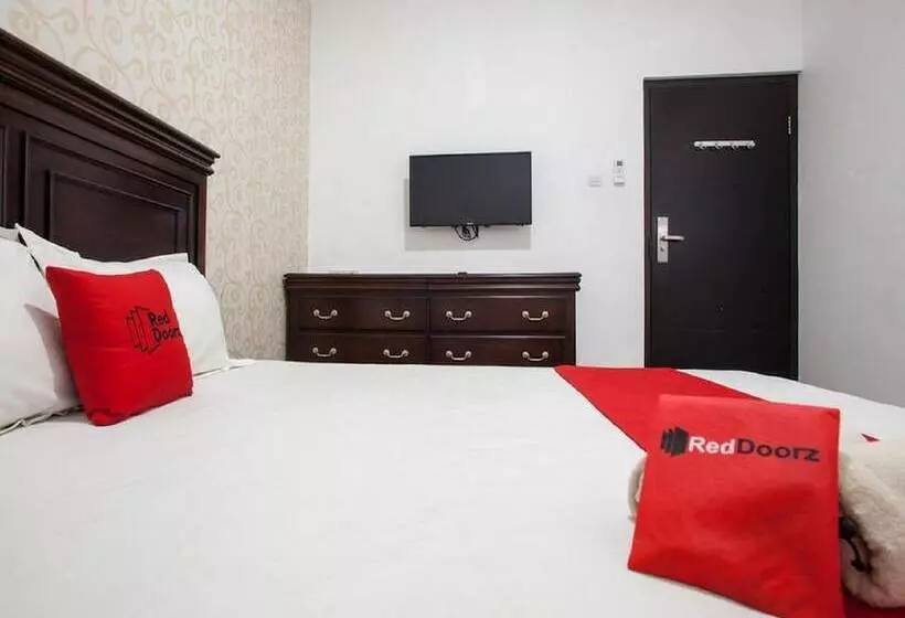 Majatalo Reddoorz Near Taman Krida Budaya Malang