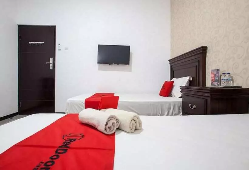 Majatalo Reddoorz Near Taman Krida Budaya Malang