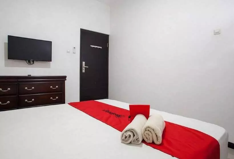 Majatalo Reddoorz Near Taman Krida Budaya Malang