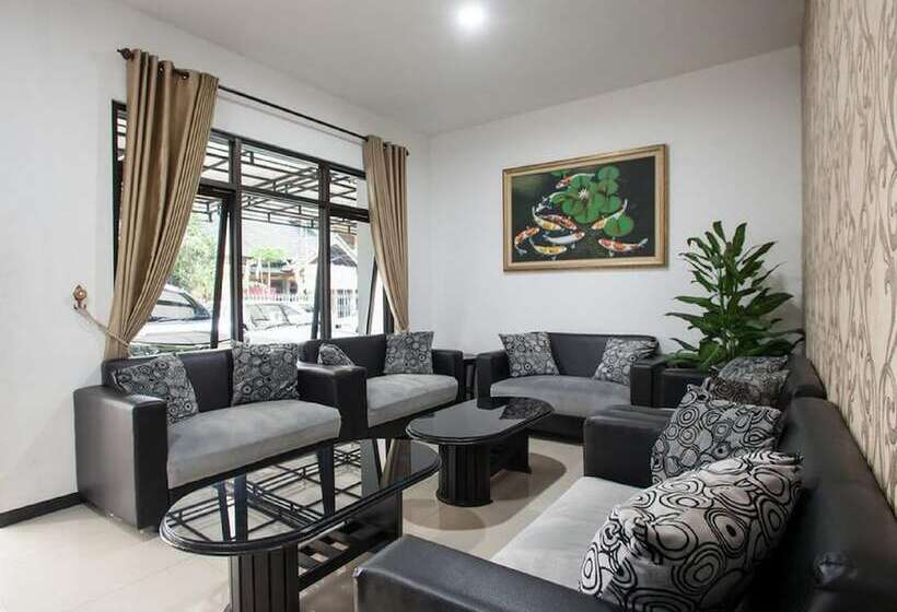 بنسيون Reddoorz Near Taman Krida Budaya Malang