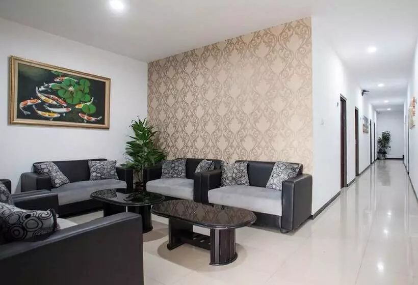 Majatalo Reddoorz Near Taman Krida Budaya Malang